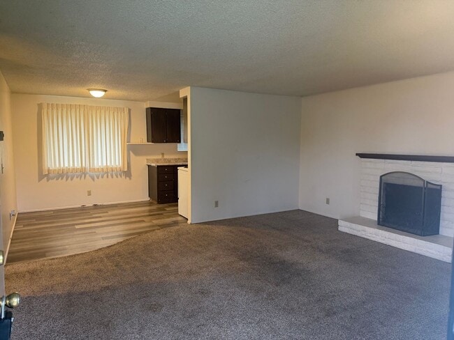Building Photo - Springfield Home