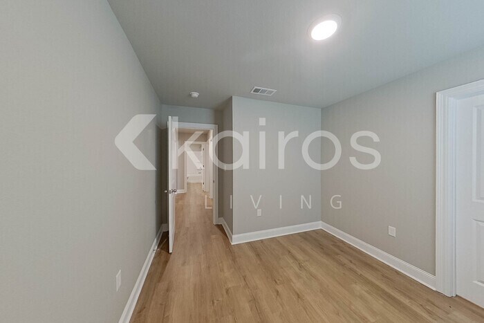 Building Photo - 13790 Pinyon Dr