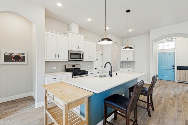 Building Photo - 4005 Gray Wolf Dr