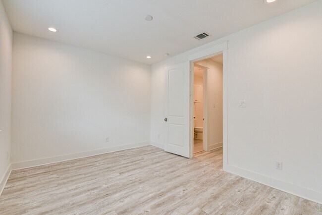 Building Photo - 2539 Judiway St