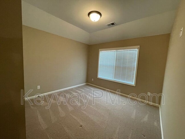 Building Photo - 2322 Sheridan Dr