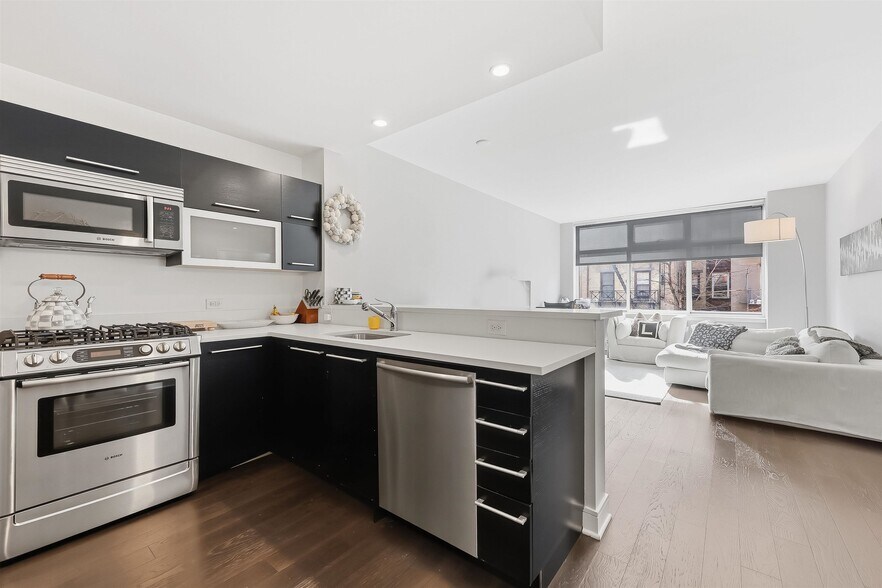 Building Photo - 1450 Washington St