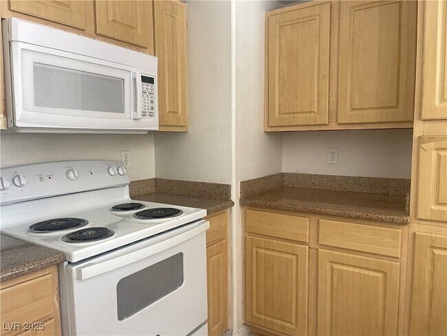 Building Photo - 8000 W Badura Ave