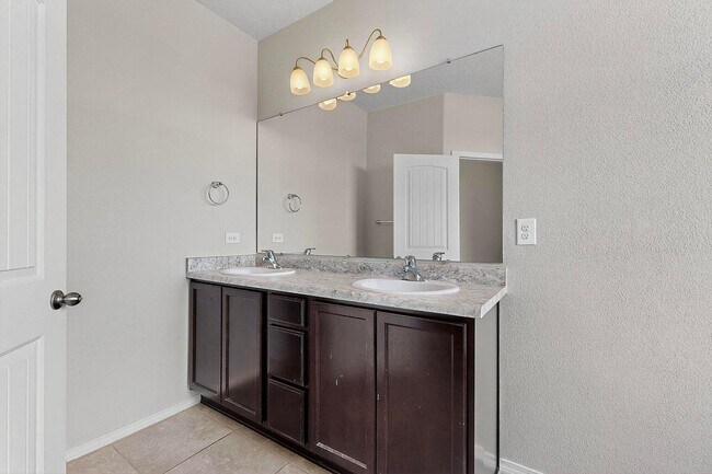 Building Photo - 6736 Tempe Ave NW