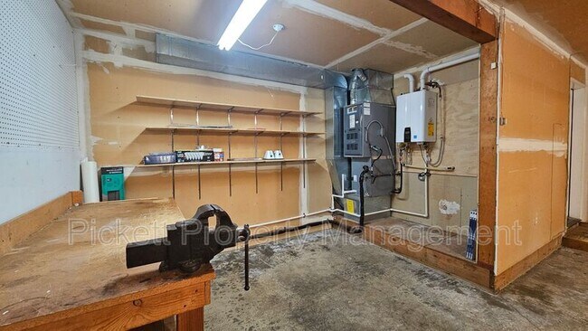 Building Photo - 6559 Gleneagle Ave SW