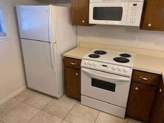 Building Photo - "Charming 2-Bed Townhouse with Spacious Living in Fort Walton Beach!"