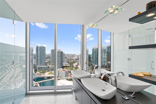 Building Photo - 200 Biscayne Blvd Way