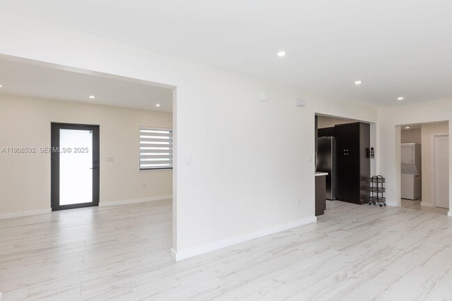 Building Photo - 5641 SW 67th Ave