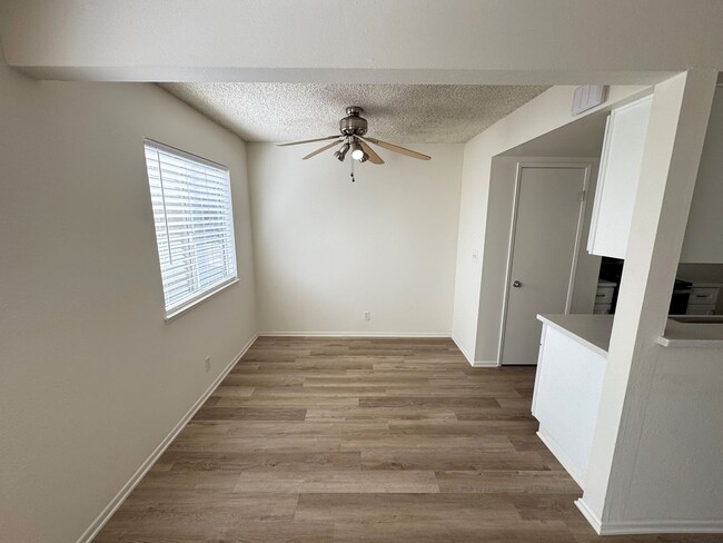 Building Photo - Remodeled McKeon Townhome