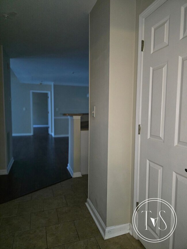 Building Photo - RATE DROP ALERT (was $2300/month)!