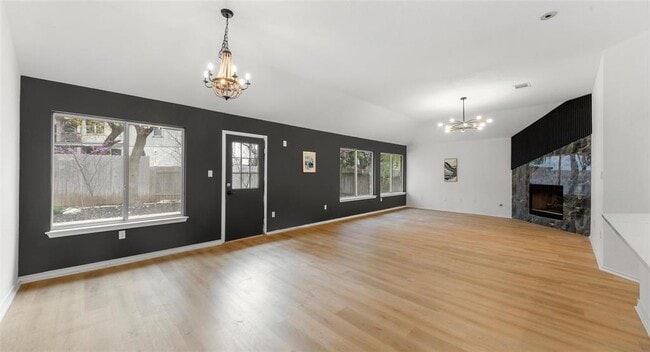 Building Photo - 2527 Crenshaw Dr