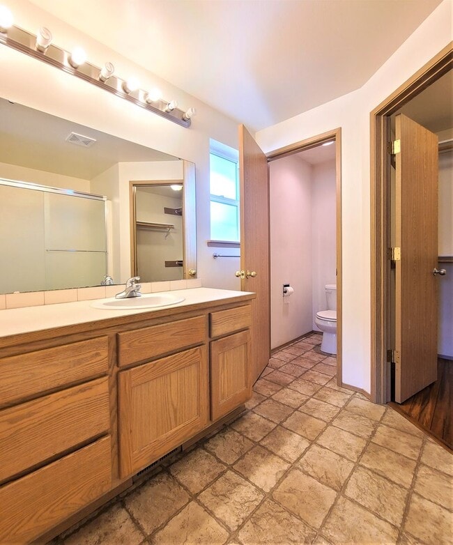 Building Photo - Spacious, 3 bedroom 2 bath Duplex in Marys...