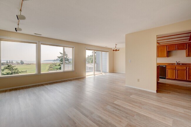 Building Photo - 2 Bed 2 Bath Apartment with a View