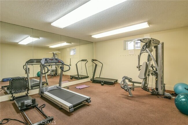 Building Photo - 811 6th St