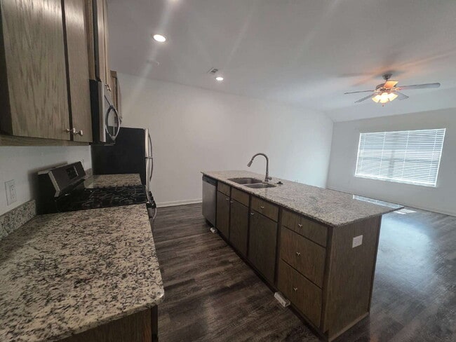 Building Photo - 320 Westbrook Ct