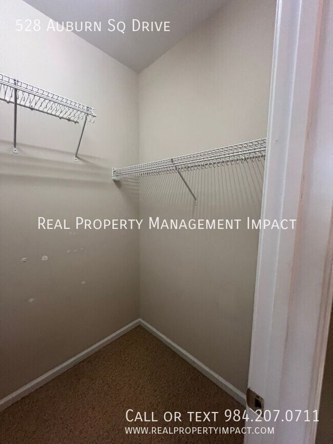 Building Photo - 528 Auburn Square Dr