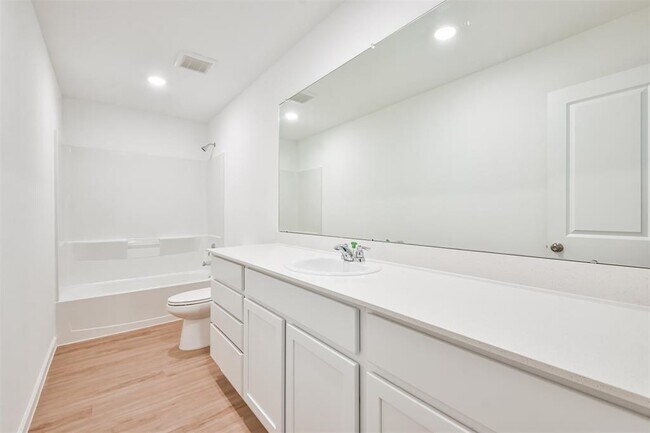 Building Photo - 21043 Longeni Dr