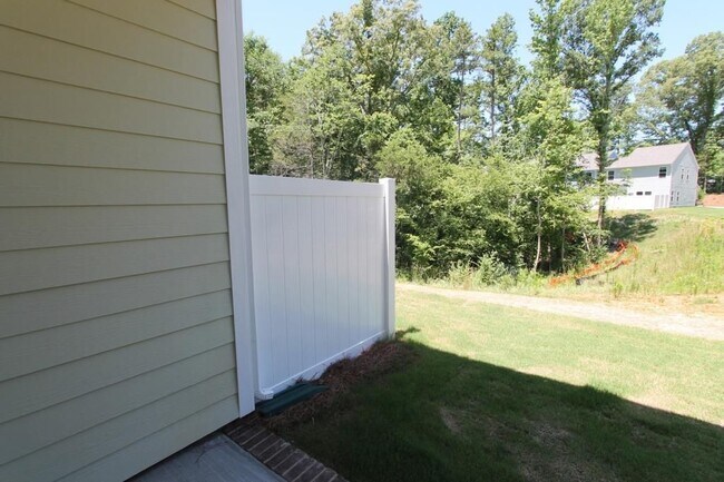 Building Photo - 128 Grant Farm Dr
