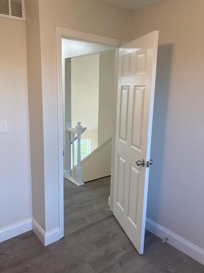 Building Photo - 6 Ram Ct