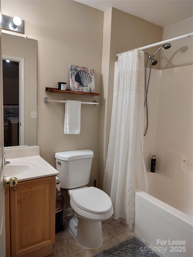 Building Photo - 9549 Glenashley Dr