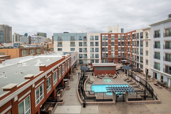 Building Photo - Stylish & Spacious Courtyard-Facing Condo in the Heart of Gaslamp