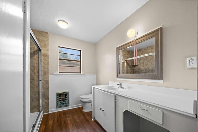 Building Photo - 1522 N Ross Ave