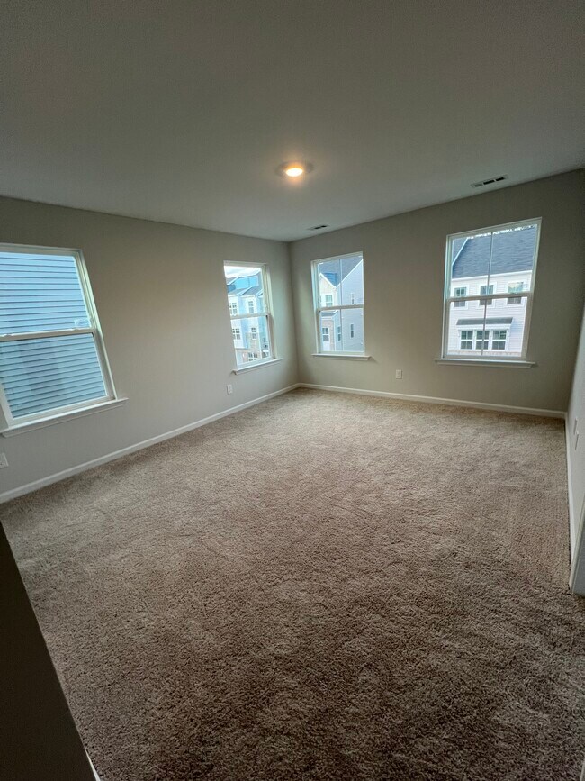 Building Photo - 375 Chesapeake Cmns St