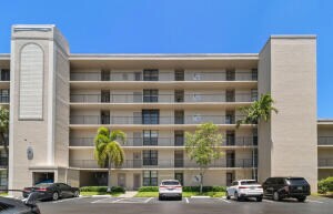 Building Photo - 6 Royal Palm Way