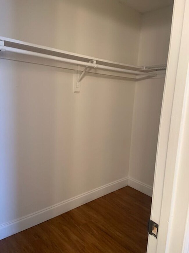 Building Photo - Stylish 1-Bedroom Studio in Carrington Park!