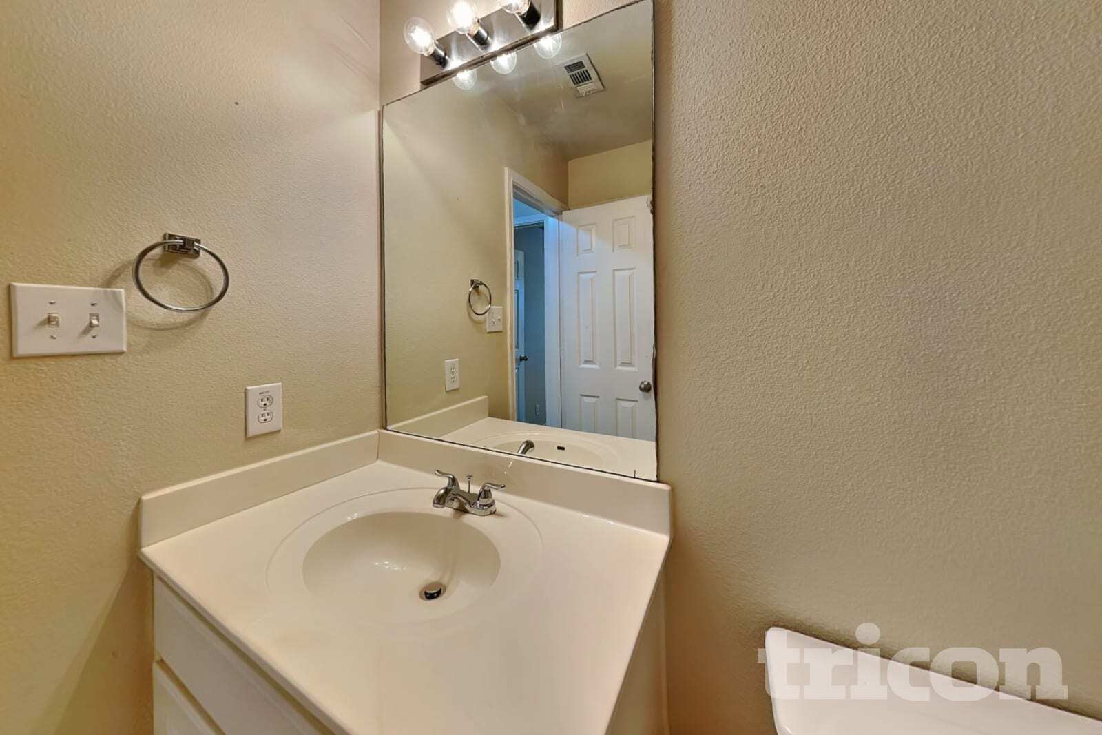 Building Photo - 5614 Red Canyon