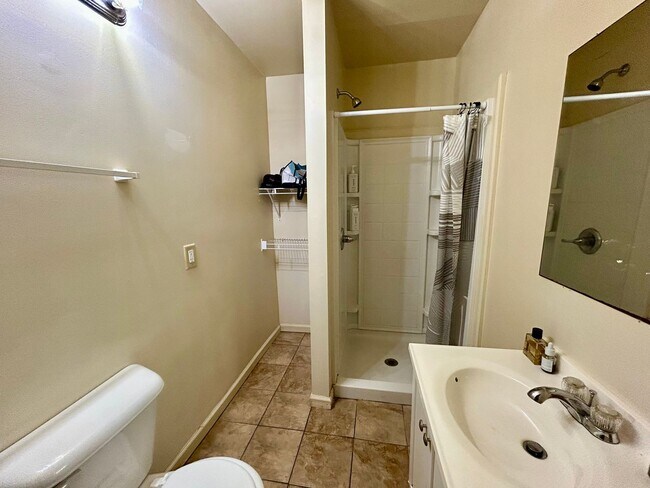 Building Photo - 424 Woodland Ave