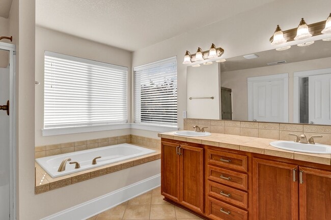 Building Photo - Beautifully Updated Home in Desirable Clackamas! + Solar