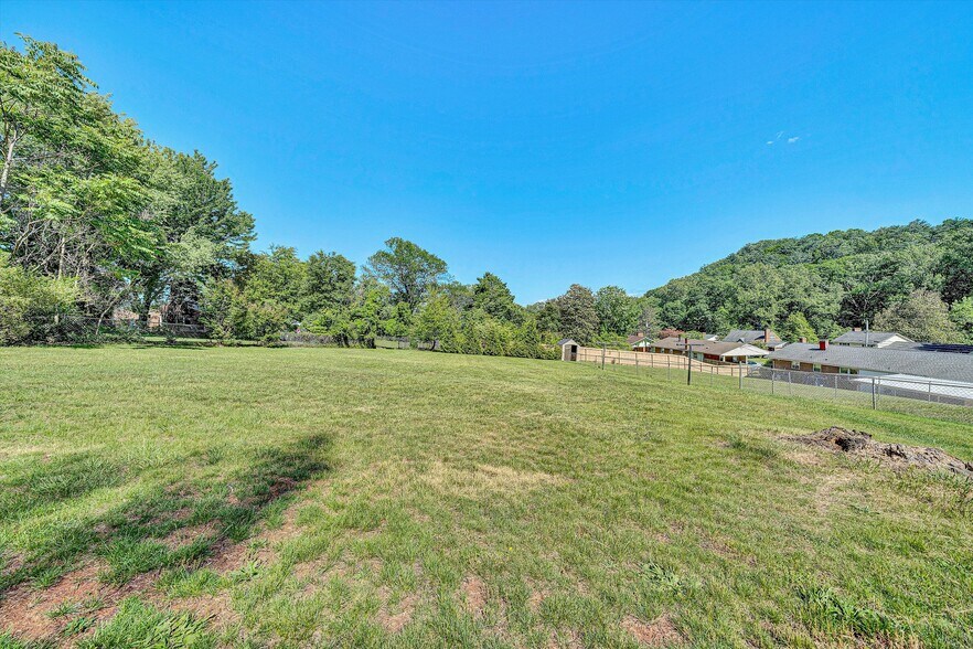 Building Photo - 5216 Sugar Loaf Mountain Rd