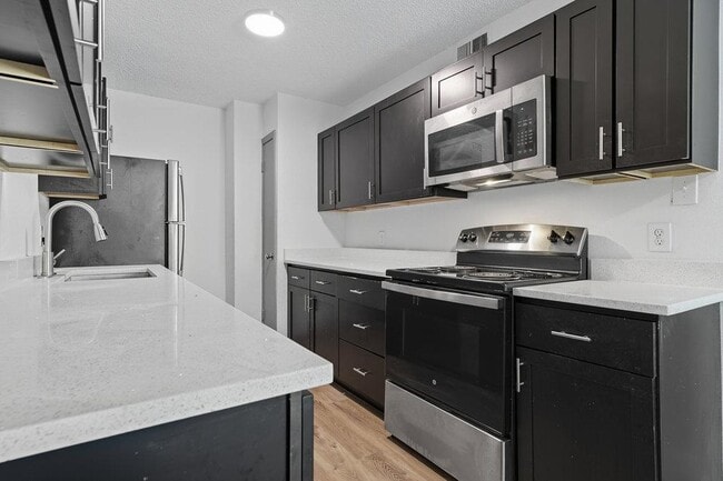 Building Photo - 6619 S Zunis Ave