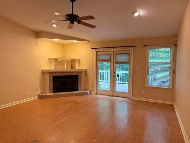 Building Photo - 8520 Hannary Cir