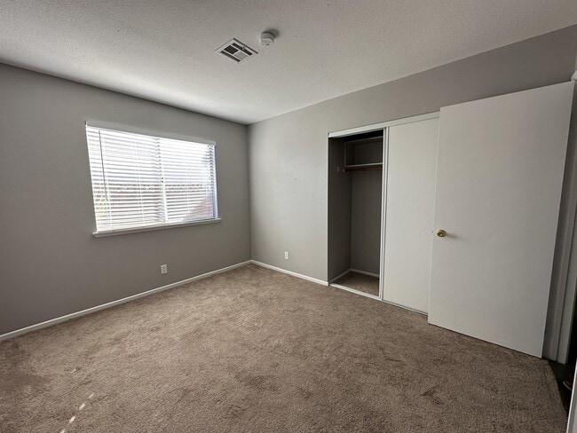 Building Photo - 8745 Isola Dr