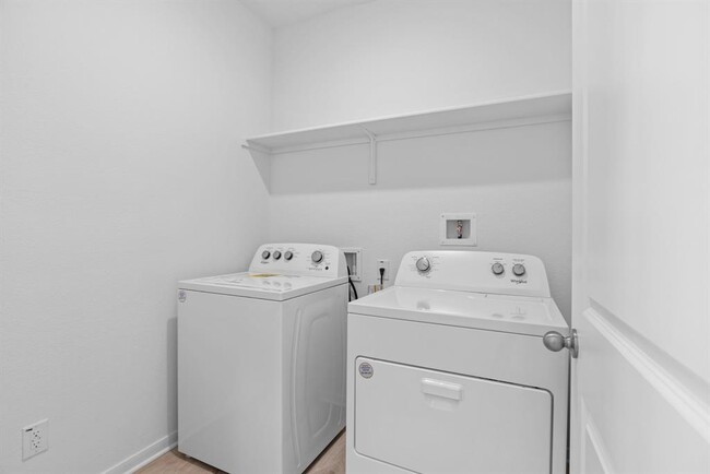 Building Photo - 305 Brooks Ranch Dr