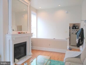 Building Photo - 2043 Mt Vernon St