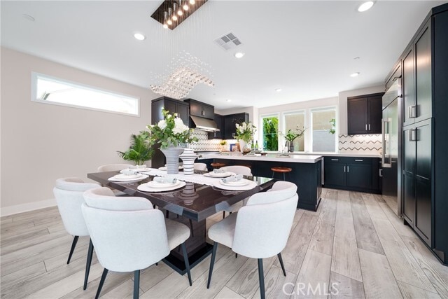 Building Photo - 130 Chorus