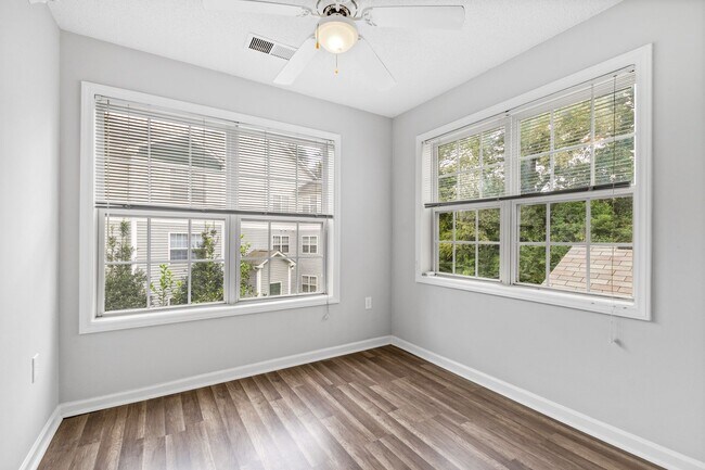 Building Photo - University Woods Retreat: 4 BR/4 Bath minutes to NCSU!