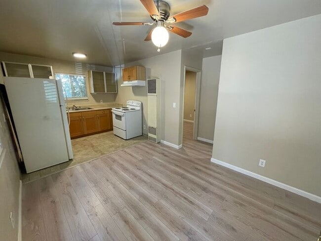 Building Photo - 430 E 8th St