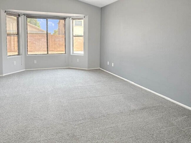 Building Photo - Solar makes this 4bedroom Goodyear home a ...