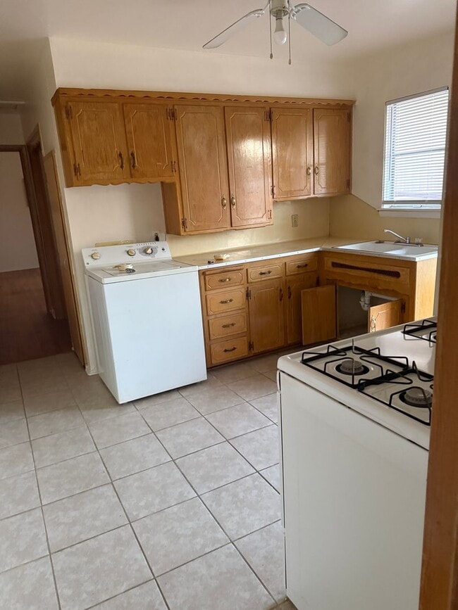 Building Photo - For Lease: Charming 1-Bedroom Duplex in the Heart of Yukon!