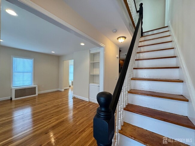 Building Photo - 150 George St