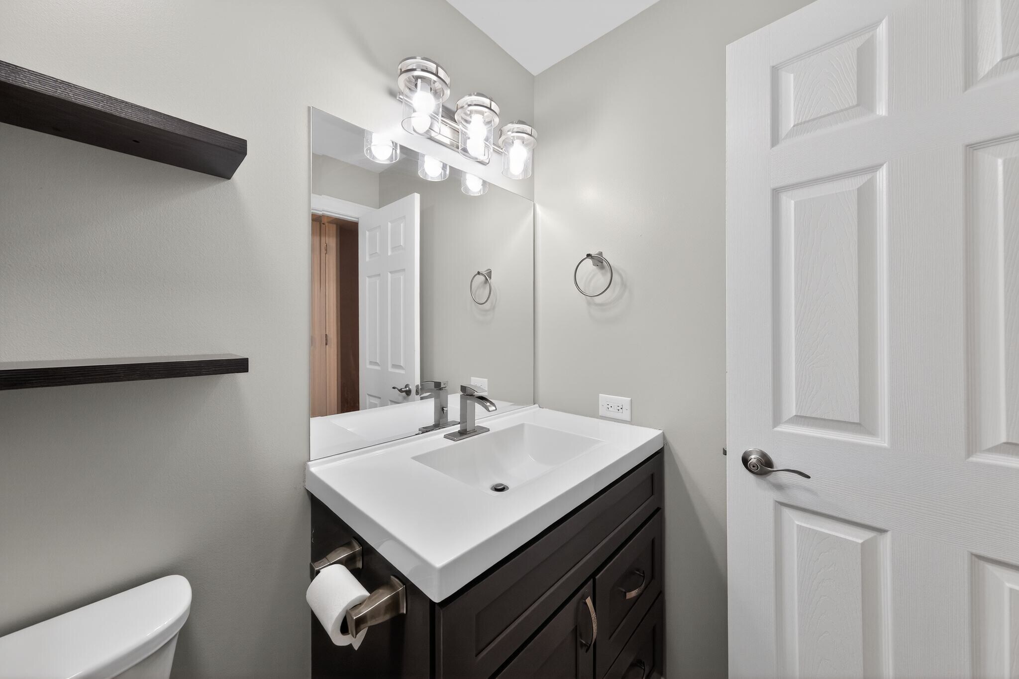 Building Photo - 15334 Larkspur Ln