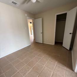 Building Photo - 505 Hackberry St