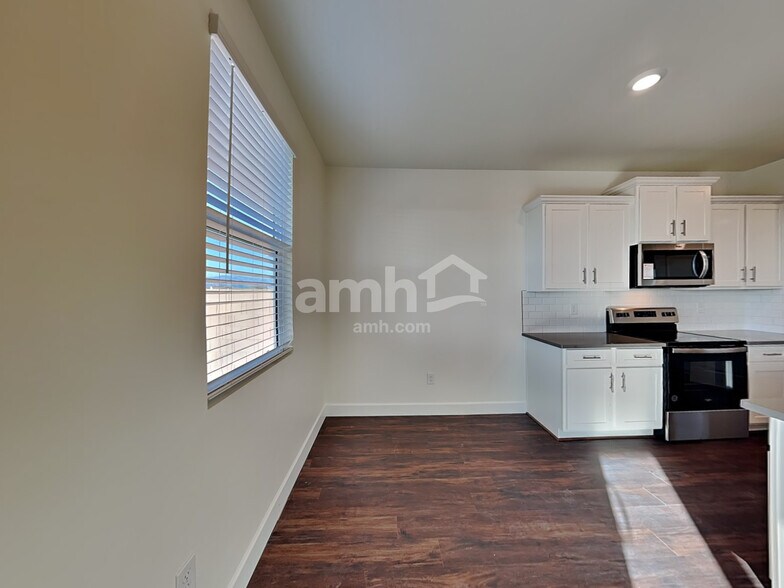 Building Photo - 9628 Harkes Dr