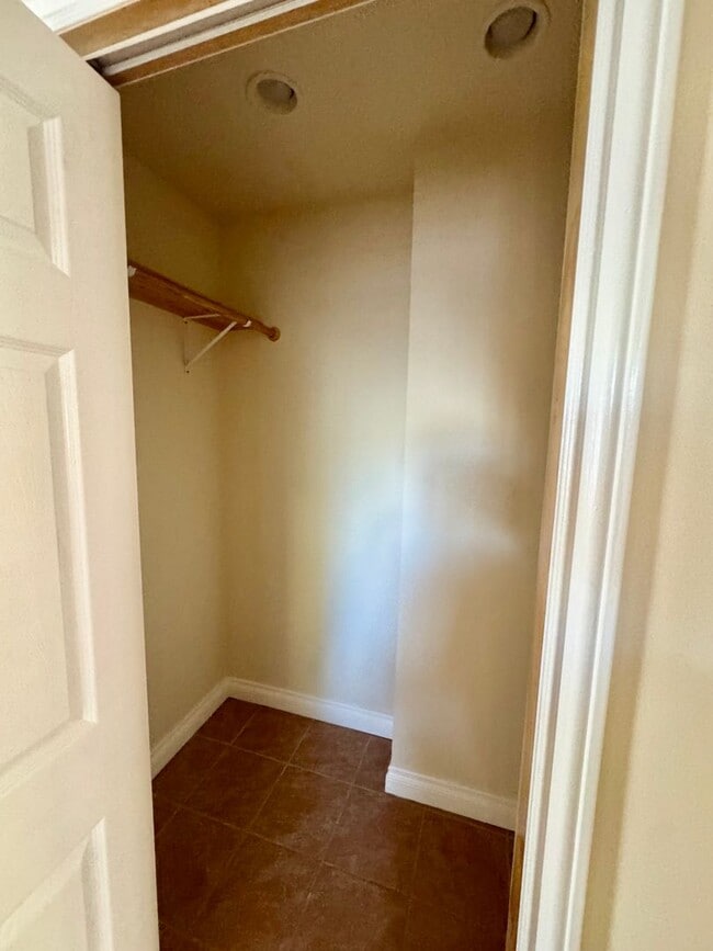 Building Photo - Must see!!