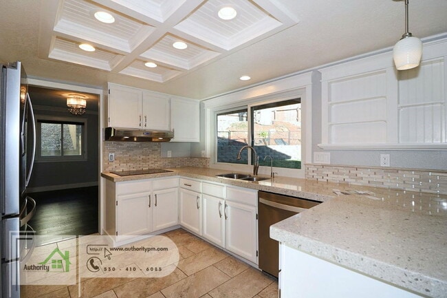 Building Photo - 251 Kamp Way