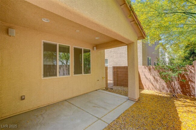 Building Photo - 10984 Sardinia Sands Dr